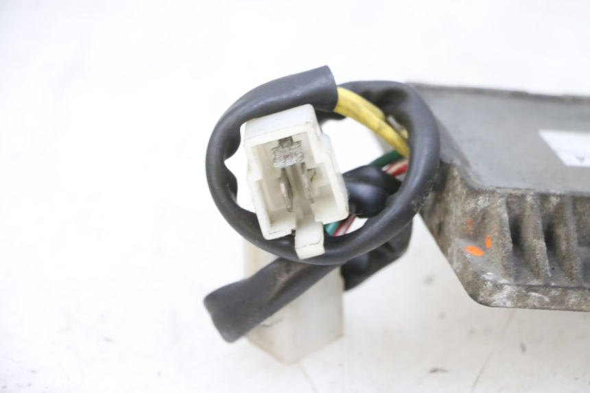 photo de REGULATOR ŁADOWANIA ADIVA AD3 300 (2014 - 2020) - Zbliżenie techniczne