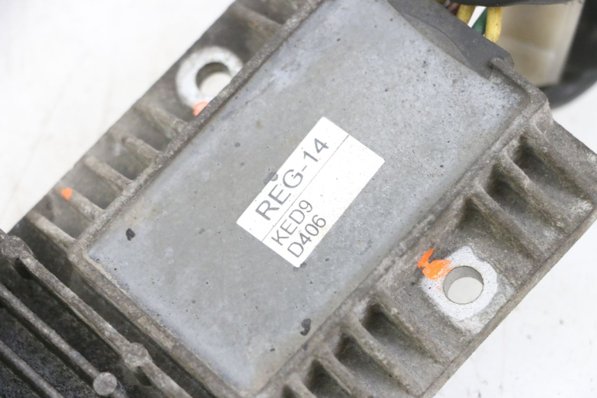 photo de REGULATOR ŁADOWANIA ADIVA AD3 300 (2014 - 2020) - Punkty mocowania