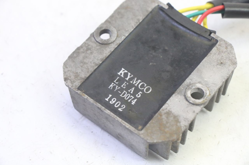 photo de REGULATOR ŁADOWANIA KYMCO AGILITY 16+ 4T 50 (2018 - 2023) - Zoom stanu zużycia