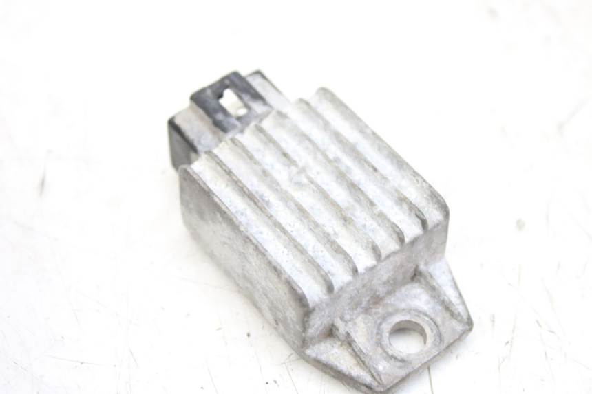 photo de REGULATOR ŁADOWANIA KYMCO AGILITY 4T 50 (2005 - 2018) - Inny kąt widzenia