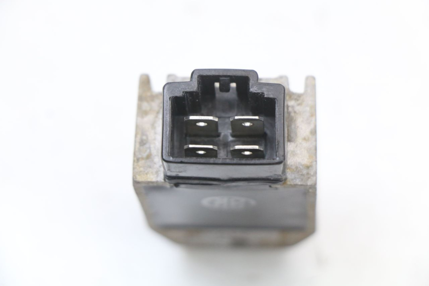 photo de REGULATOR ŁADOWANIA KYMCO AGILITY 4T 50 (2005 - 2018) - Zoom stanu zużycia