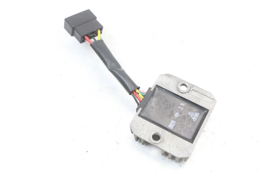 photo de REGULATOR ŁADOWANIA KYMCO AGILITY 4T 50 (2018 - 2022) - Inny kąt widzenia