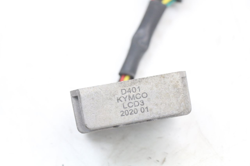 photo de REGULATOR ŁADOWANIA KYMCO AGILITY 4T 50 (2018 - 2022) - Zbliżenie techniczne