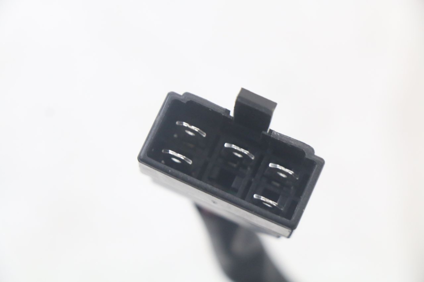 photo de REGULATOR ŁADOWANIA KYMCO AGILITY 4T 50 (2018 - 2022) - Zbliżenie techniczne