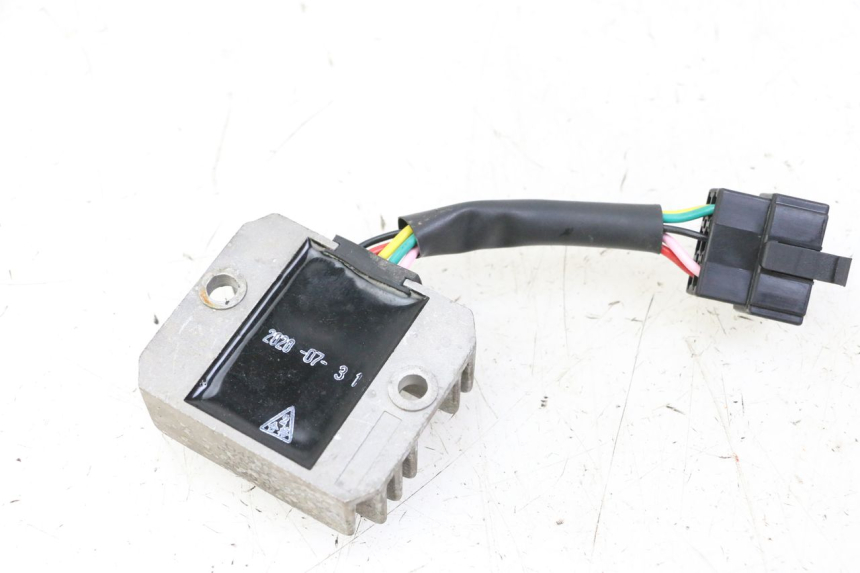 photo de REGULATOR ŁADOWANIA KYMCO AGILITY 4T 50 (2018 - 2022) - Zoom stanu zużycia