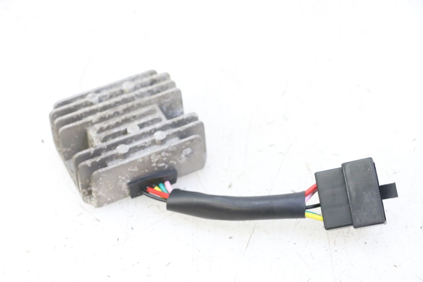 photo de REGULATOR ŁADOWANIA KYMCO AGILITY 4T 50 (2018 - 2022) - Zbliżenie techniczne