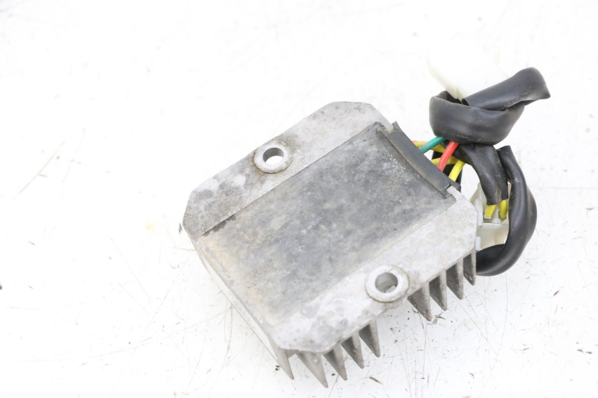 photo de REGULATOR ŁADOWANIA KYMCO AGILITY 4T 50 (2018 - 2022) - Zoom stanu zużycia