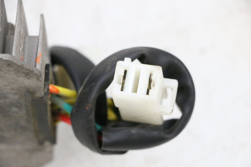 photo de REGULATOR ŁADOWANIA KYMCO AGILITY 4T 50 (2018 - 2022) - Inny kąt widzenia