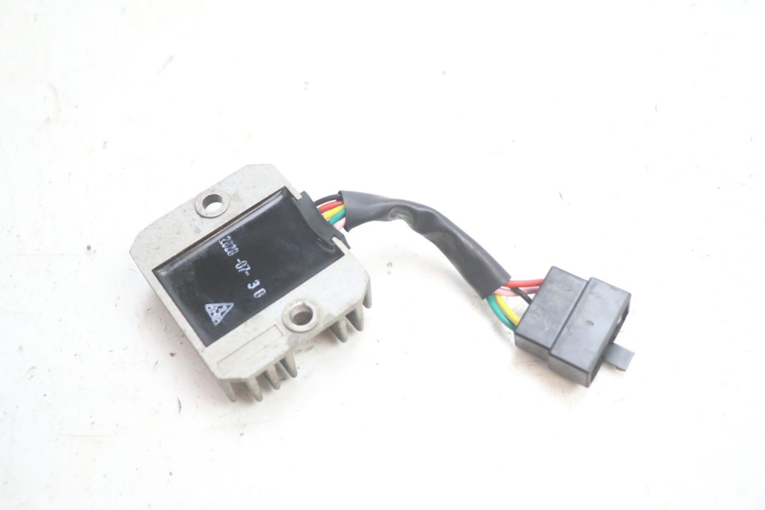 photo de REGULATOR ŁADOWANIA KYMCO AGILITY 4T 50 (2018 - 2022) - Zoom stanu zużycia