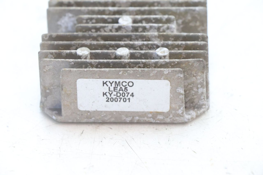 photo de REGULATOR ŁADOWANIA KYMCO AGILITY CITY 16P 125 (2015 - 2024) - Zoom stanu zużycia