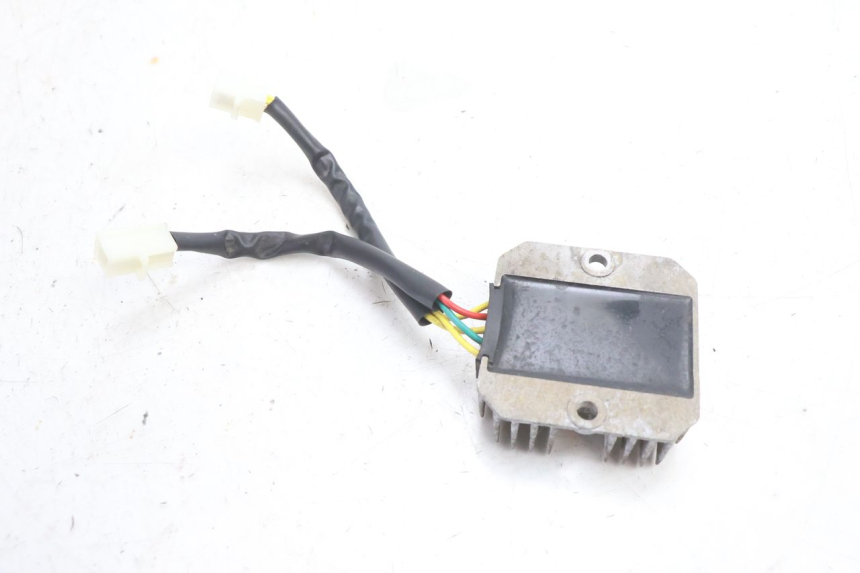 photo de REGULATOR ŁADOWANIA KYMCO AGILITY CITY 16P 125 (2015 - 2024) - Zbliżenie techniczne
