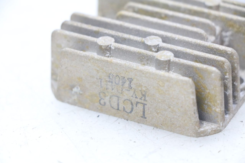 photo de REGULATOR ŁADOWANIA KYMCO AGILITY CITY 2T 50 (2008 - 2016) - Zbliżenie techniczne