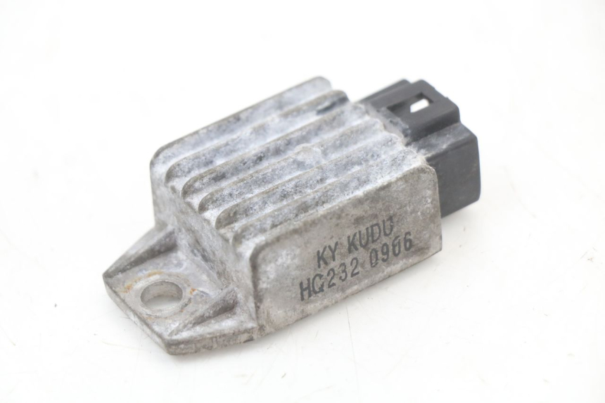 photo de REGULATOR ŁADOWANIA KYMCO AGILITY PREMIUM 50 (2007 - 2010) - Inny kąt widzenia