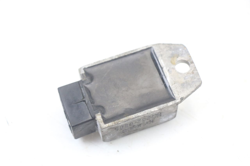 photo de REGULATOR ŁADOWANIA KYMCO AGILITY PREMIUM 50 (2007 - 2010) - Zbliżenie techniczne