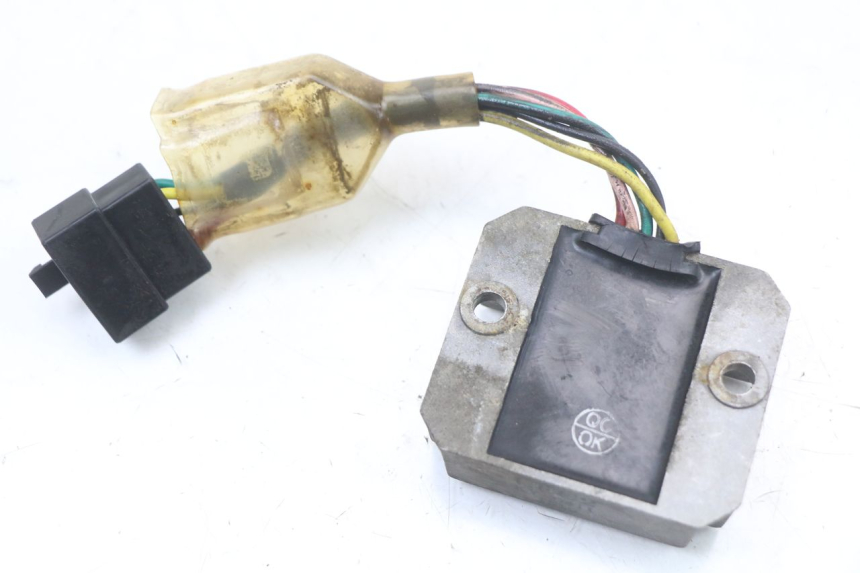 photo de REGULATOR ŁADOWANIA KYMCO AGILITY RS 4T 50 (2009 - 2013) - Zoom stanu zużycia