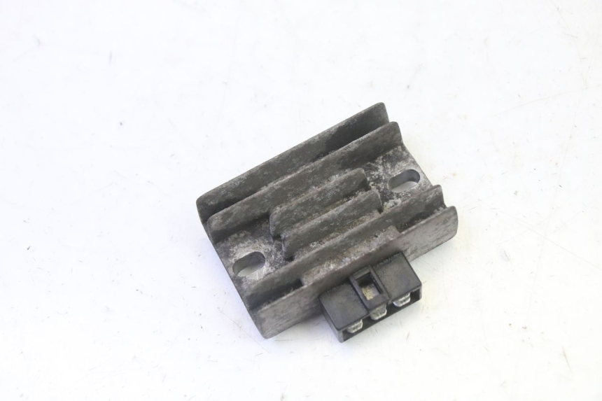 photo de REGULATOR ŁADOWANIA HYOSUNG GV AQUILA 125 (2000 - 2009) - Szczegół części