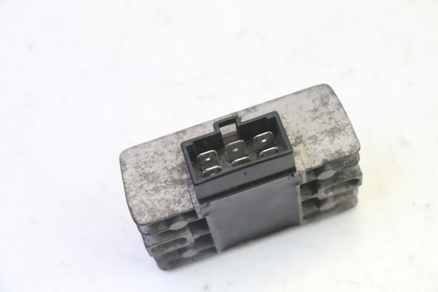 photo de REGULATOR ŁADOWANIA HYOSUNG GV AQUILA 125 (2000 - 2009) - Zoom stanu zużycia