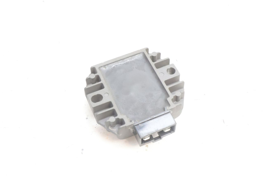 photo de REGULATOR ŁADOWANIA APRILIA ATLANTIC S 125 (2010 - 2013) - Zoom stanu zużycia