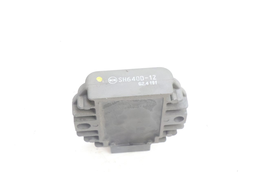 photo de REGULATOR ŁADOWANIA APRILIA ATLANTIC S 125 (2010 - 2013) - Zbliżenie techniczne