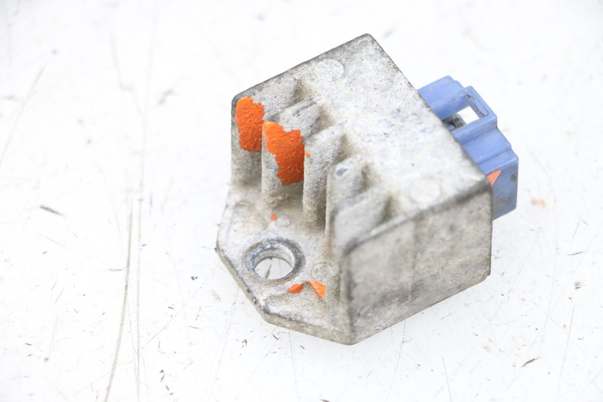 photo de REGULATOR ŁADOWANIA MBK BOOSTER SPIRIT NAKED 50 (2004 - 2017) - Inny kąt widzenia