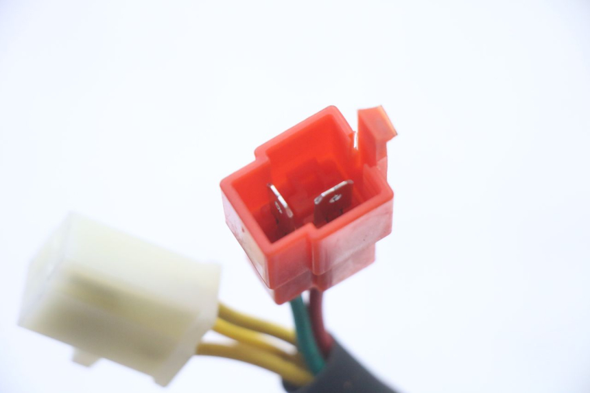 photo de REGULATOR ŁADOWANIA MOTRON BREEZY 4T 50 (2021 - 2025) - Zbliżenie techniczne