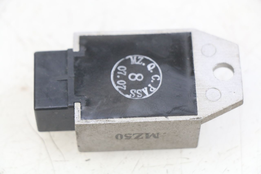 photo de REGULATOR ŁADOWANIA BAOTIAN BT 49 QT-9 50 (2006 - 2010) - Zoom stanu zużycia