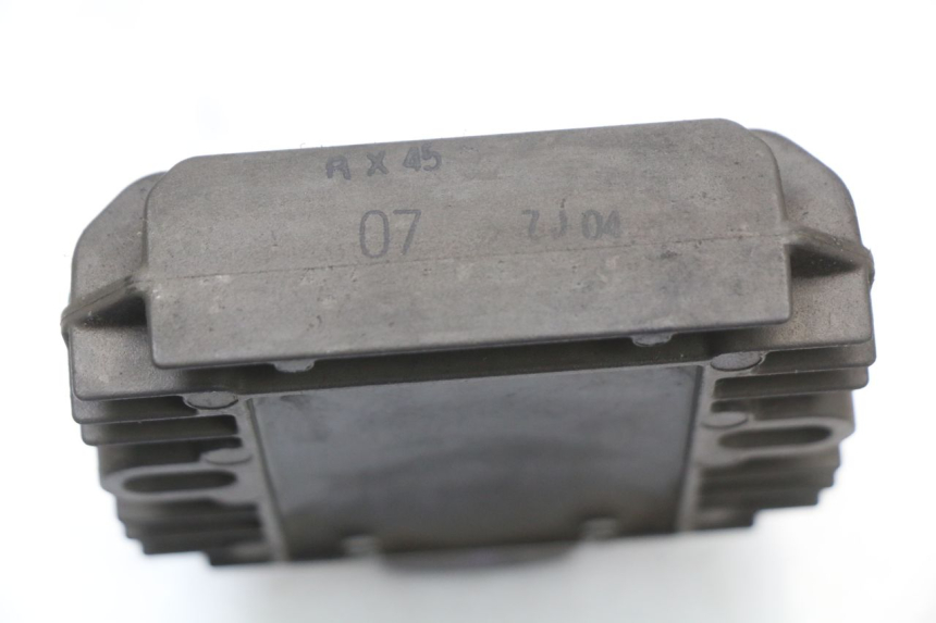 photo de REGULATOR ŁADOWANIA SUZUKI BURGMAN 125 (2007 - 2014) - Inny kąt widzenia