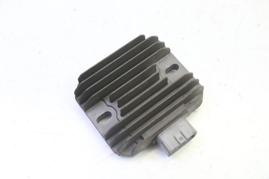 photo de REGULATOR ŁADOWANIA SUZUKI BURGMAN 125 (2007 - 2014) - Szczegół części