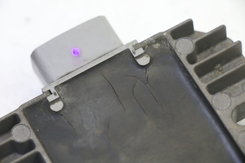 photo de REGULATOR ŁADOWANIA SUZUKI BURGMAN 125 (2007 - 2014) - Zbliżenie techniczne