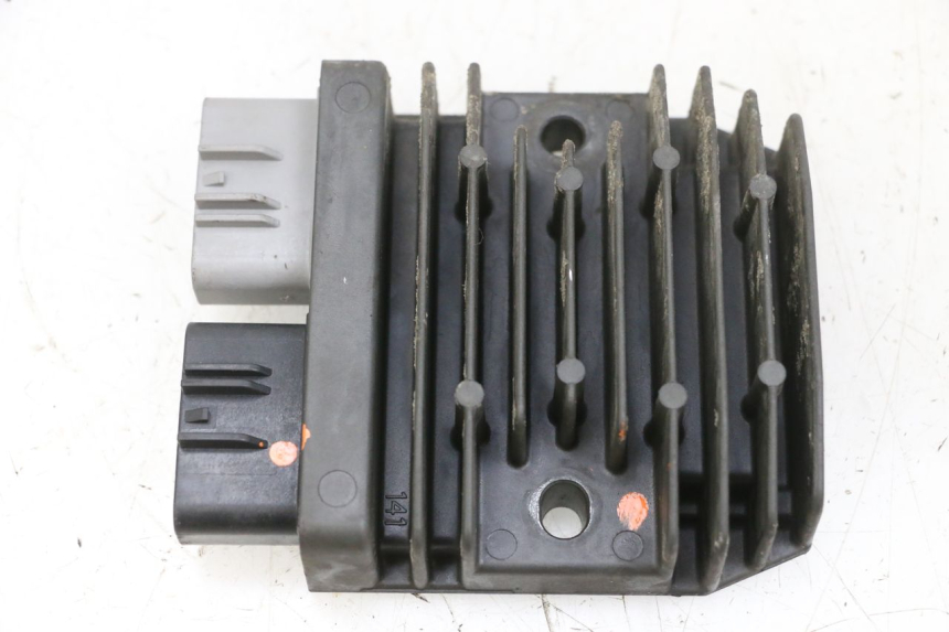 photo de REGULATOR ŁADOWANIA SUZUKI BURGMAN 650 (2013 - 2020) - Zbliżenie techniczne