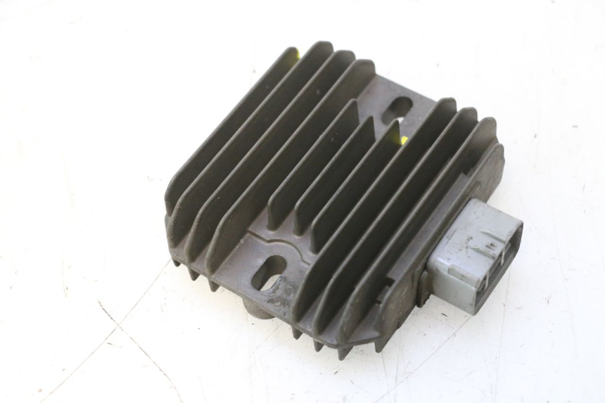 photo de REGULATOR ŁADOWANIA SUZUKI BURGMAN 125 (2007 - 2014) - Inny kąt widzenia