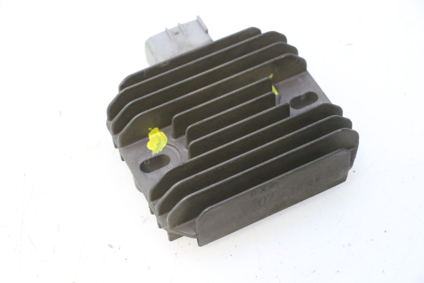 photo de REGULATOR ŁADOWANIA SUZUKI BURGMAN 125 (2007 - 2014) - Zbliżenie techniczne
