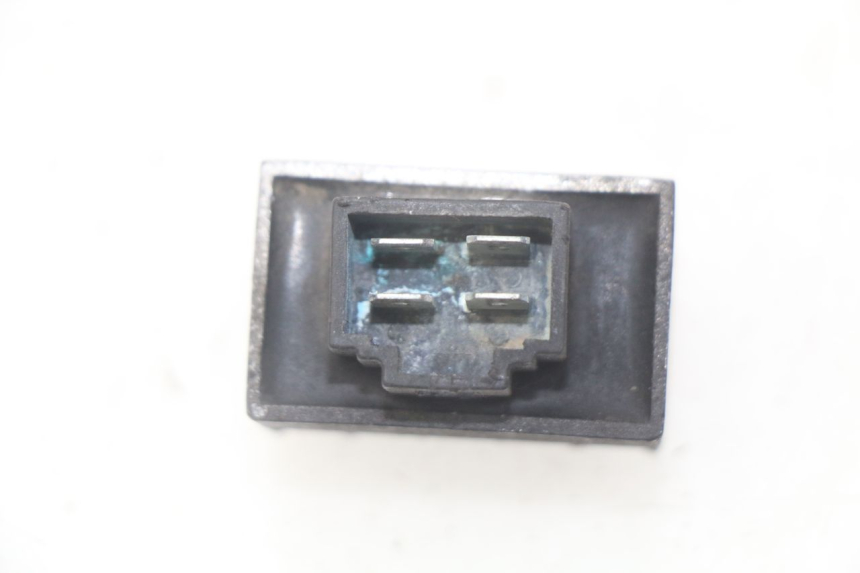 photo de REGULATOR ŁADOWANIA YAMAHA BW'S 50 (1999 - 2003) - Zoom stanu zużycia