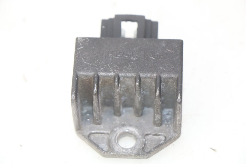 photo de REGULATOR ŁADOWANIA YAMAHA BW'S 50 (1999 - 2003) - Inny kąt widzenia