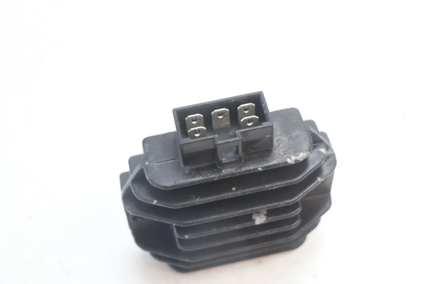 photo de REGULATOR ŁADOWANIA YAMAHA BW'S BWS 125 (2010 - 2013) - Zoom stanu zużycia