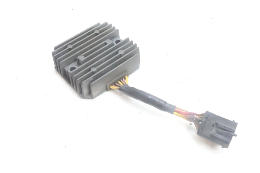 photo de REGULATOR ŁADOWANIA BMW C1 125 (2000 - 2003) - Inny kąt widzenia