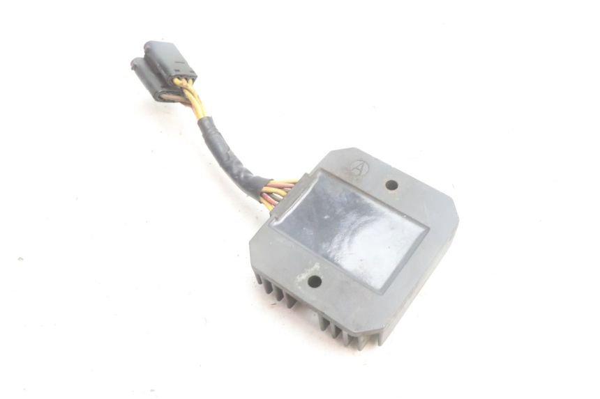 photo de REGULATOR ŁADOWANIA BMW C1 125 (2000 - 2003) - Zbliżenie techniczne