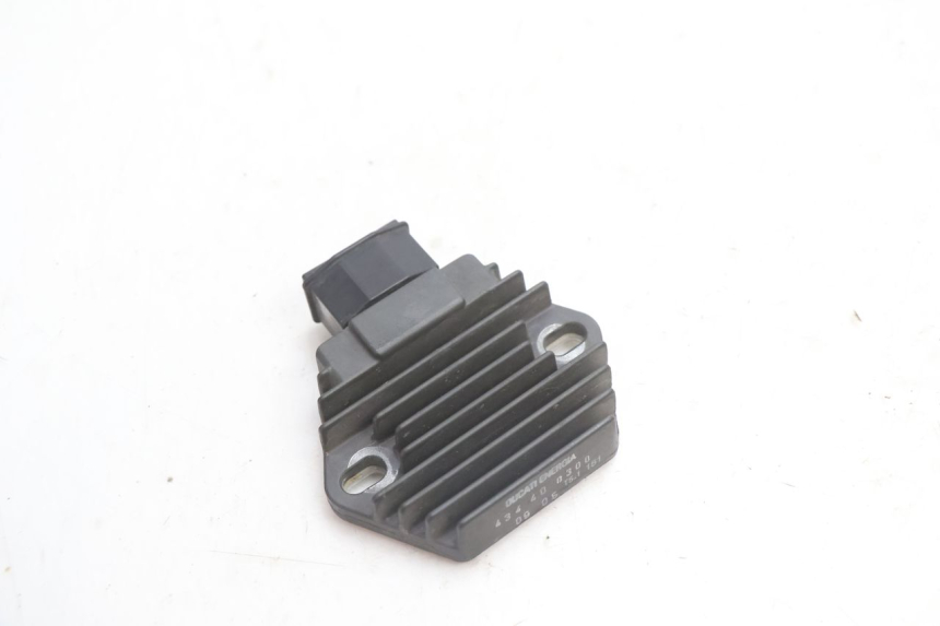 photo de REGULATOR ŁADOWANIA HONDA CB F HORNET 600 (2005 - 2006) - Szczegół części