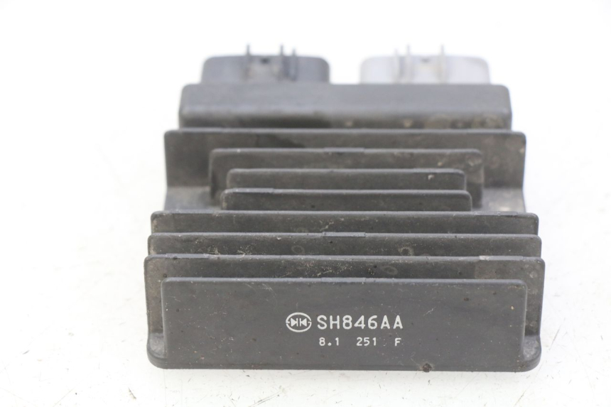 photo de REGULATOR ŁADOWANIA HONDA CB R 1000 (2018 - 2023) - Zoom stanu zużycia