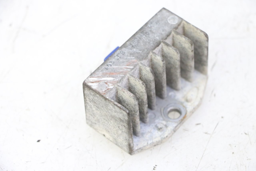 photo de REGULATOR ŁADOWANIA HONDA CBF 125 (2009 - 2015) - Inny kąt widzenia