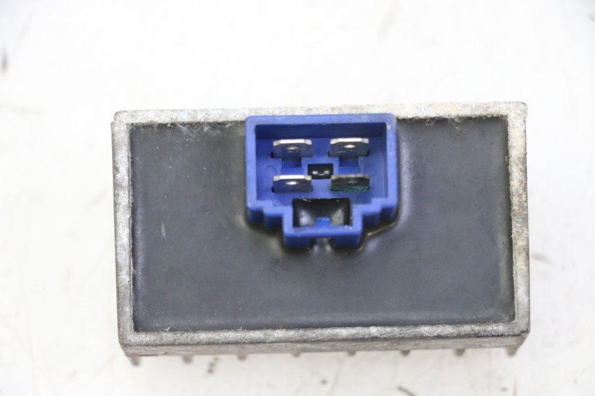 photo de REGULATOR ŁADOWANIA HONDA CBF 125 (2009 - 2015) - Zbliżenie techniczne