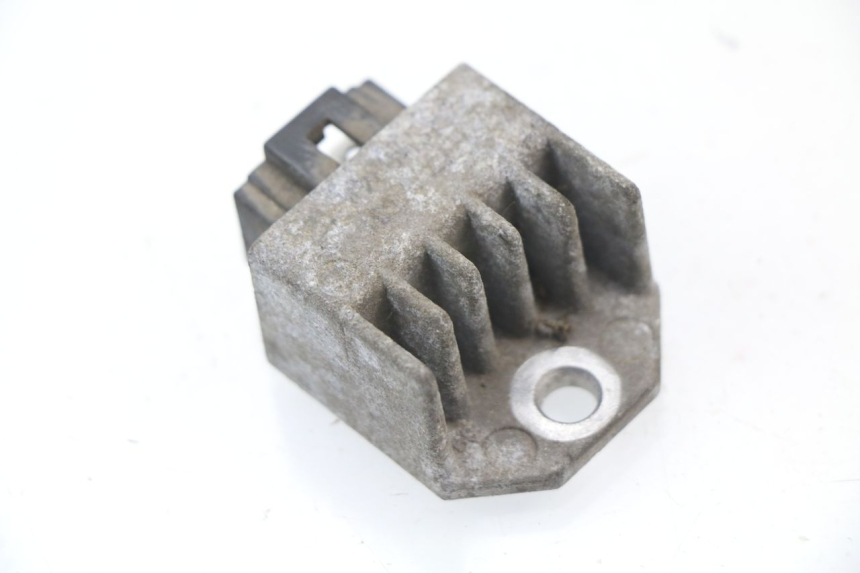 photo de REGULATOR ŁADOWANIA HONDA CG 125 (1996 - 1998) - Inny kąt widzenia