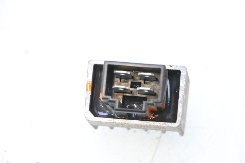photo de REGULATOR ŁADOWANIA PEUGEOT CITYSTAR 2T 50 (2018 - 2021) - Zoom stanu zużycia