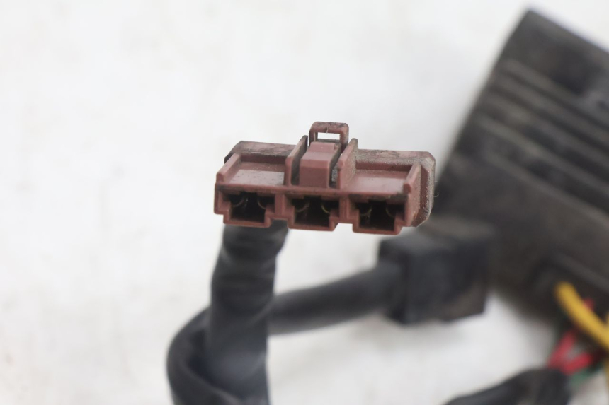 photo de REGULATOR ŁADOWANIA PEUGEOT CITYSTAR 125 (2011 - 2017) - Zbliżenie techniczne