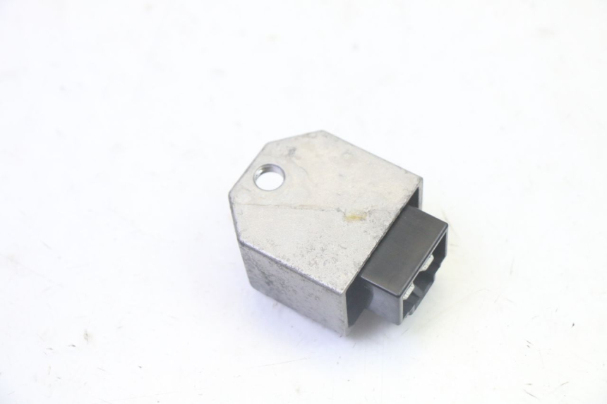 photo de REGULATOR ŁADOWANIA PEUGEOT CITYSTAR 50 (2013 - 2017) - Zoom stanu zużycia