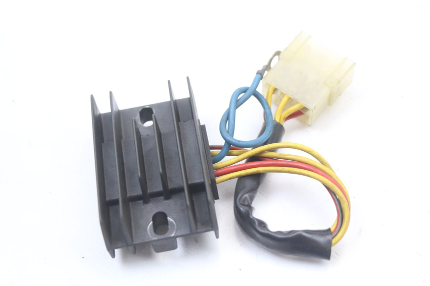 photo de REGULATOR ŁADOWANIA APRILIA CLASSIC 125 (1995 - 2001) - Szczegół części