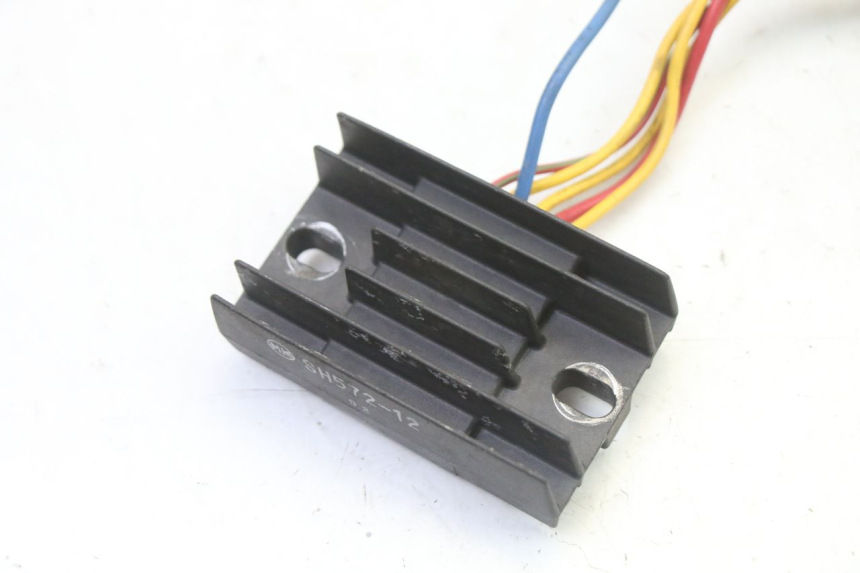 photo de REGULATOR ŁADOWANIA APRILIA CLASSIC 125 (1995 - 2001) - Zoom stanu zużycia