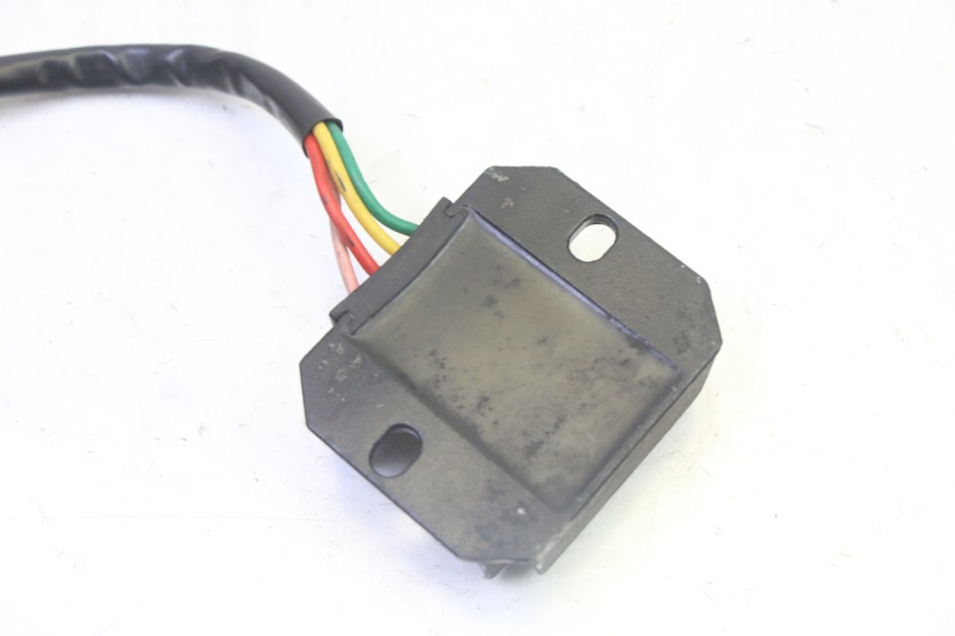 photo de REGULATOR ŁADOWANIA SYM CROX 4T 50 (2016 - 2023) - Zbliżenie techniczne