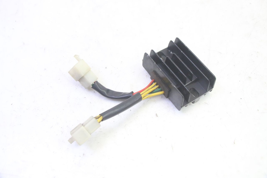 photo de REGULATOR ŁADOWANIA PEUGEOT DJANGO 4T 50 (2014 - 2019) - Zoom stanu zużycia