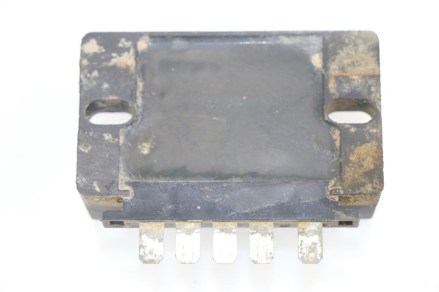photo de REGULATOR ŁADOWANIA SUZUKI DR DJEBEL 600 (1985 - 1990) - Szczegół części